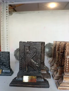 شکوه تاریخ در دستان شما؛ تولید تخصصی اکسسوری‌های باستانی و کتیبه‌های سنگی